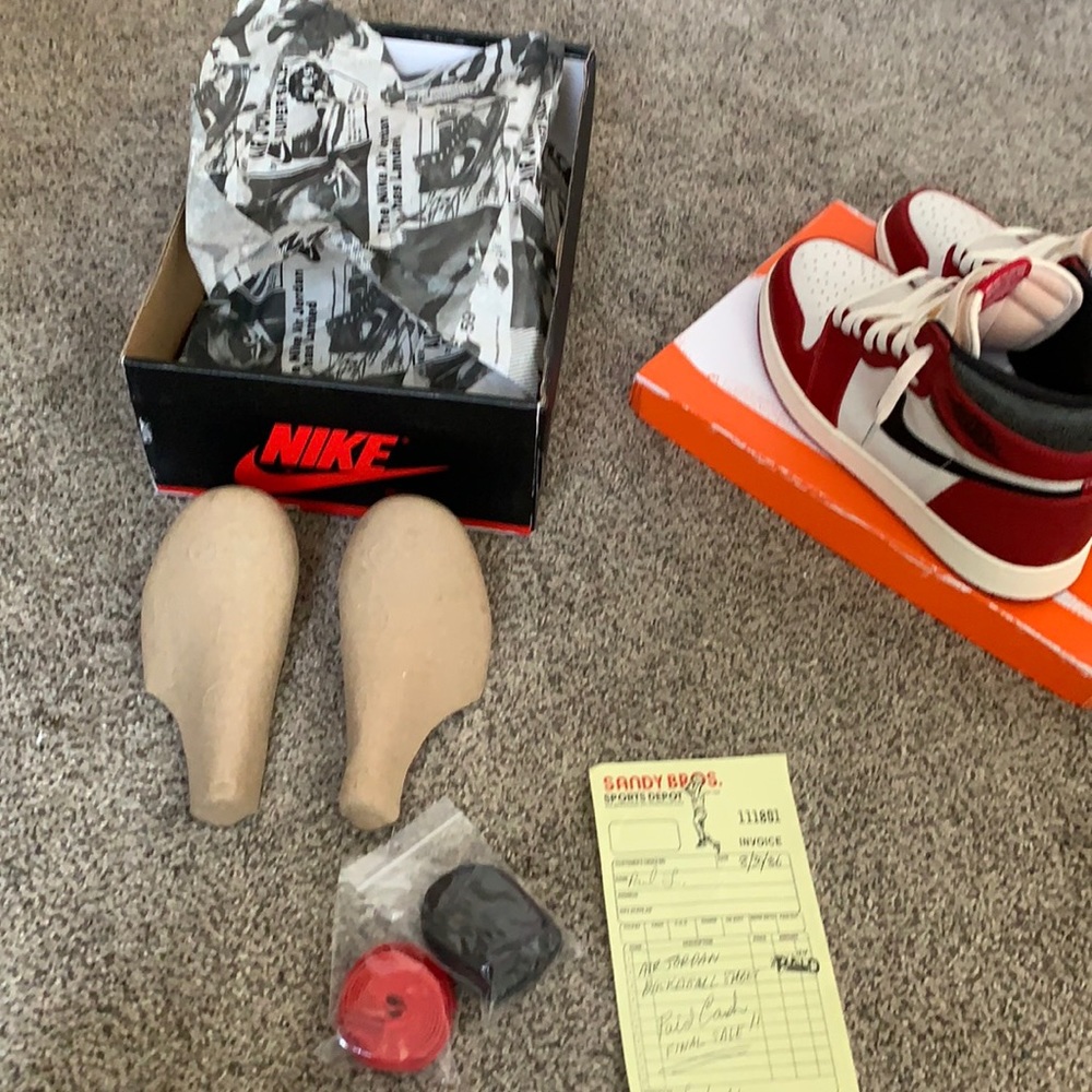 Never worn Lost and Found Jordan 1 size 10